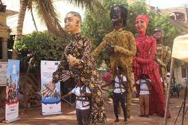 Formation de 30 jeunes en technique de fabrication, de création de spectacles et de maniement des marionnettes géantes : Le PROJES et la compagnie Nama, main dans la main