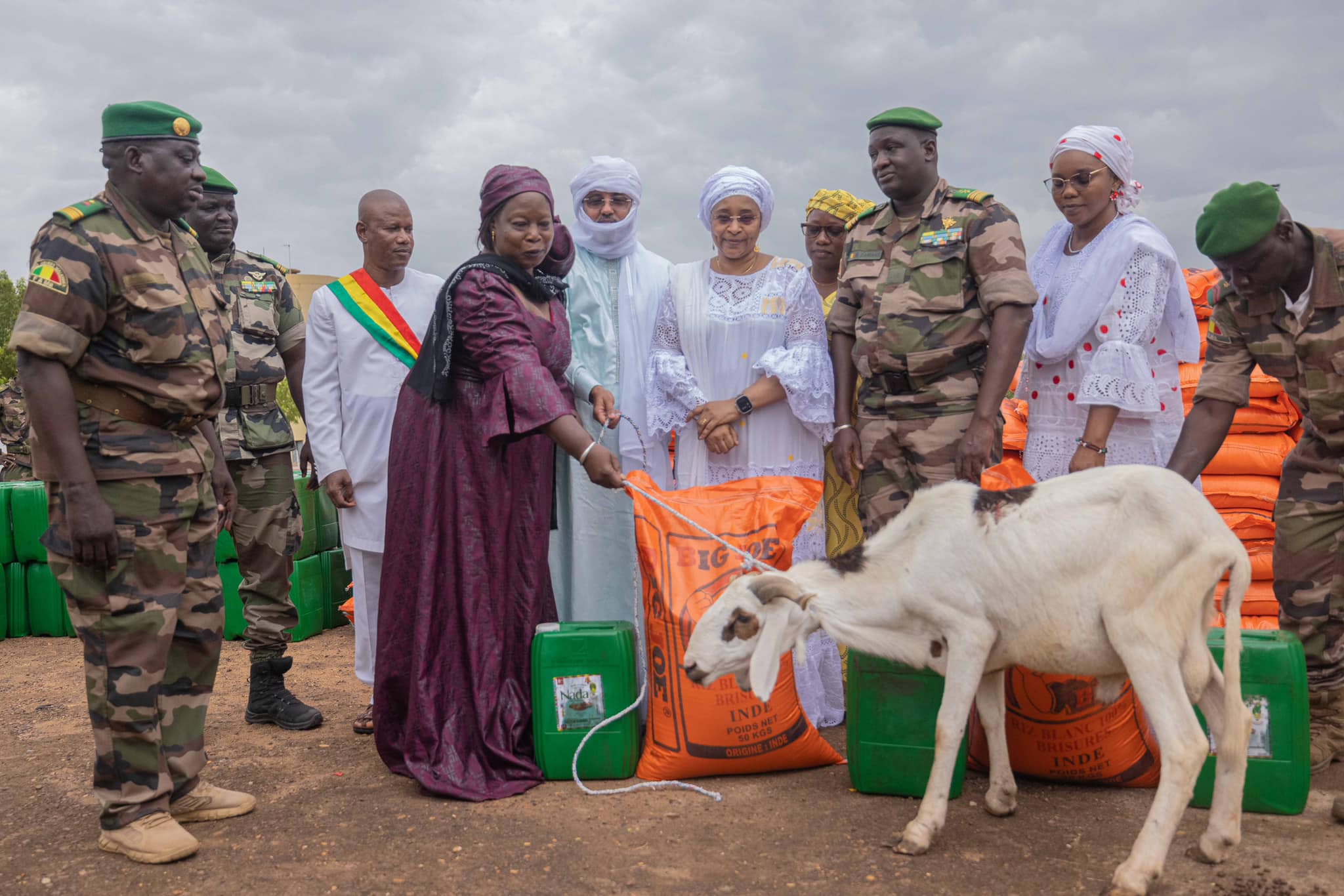 Opération Tabaski : Des kits alimentaires et des béliers pour les veuves et les orphelins du camp militaire de Kati