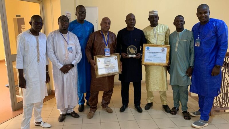 Biennale 2023 : La région de  Ségou  a été présenté son trophée au DG de la CMSS