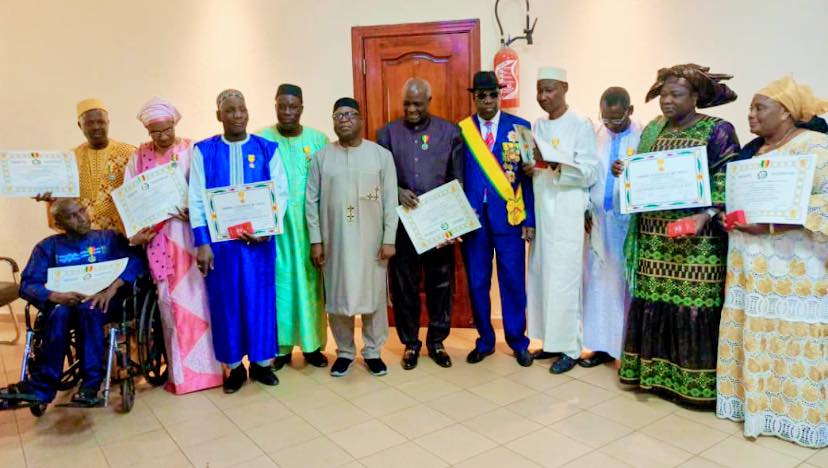 RECONNAISSANCE DE MERITE : Dix agents du Ministère de l’Enseignement Supérieur et de la Recherche Scientifique décorés