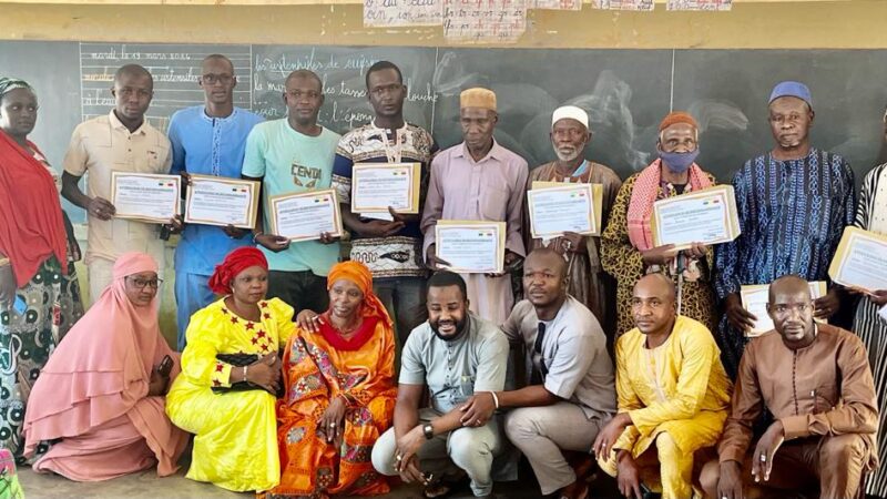 Second Cycle Camp Tiéba à Sikasso : Les membres de la promotion Sikasso récompensent leurs enseignants