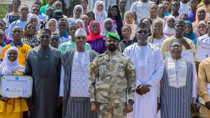 Célébration de l’excellence à Koulouba : le Président de la Transition honore les lauréats du Baccalauréat malien