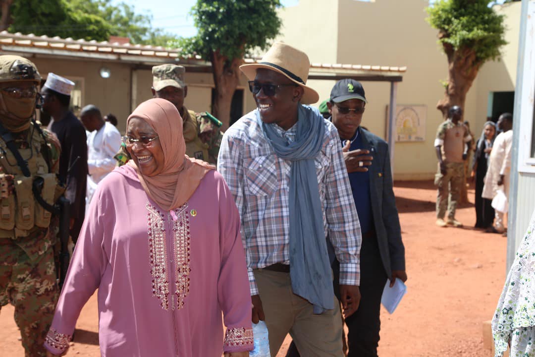 Mois de la Solidarité et de la Lutte contre l’Exclusion : Le ministre Assa Badiallo TOURE au chevet des sinistrés de Sofara