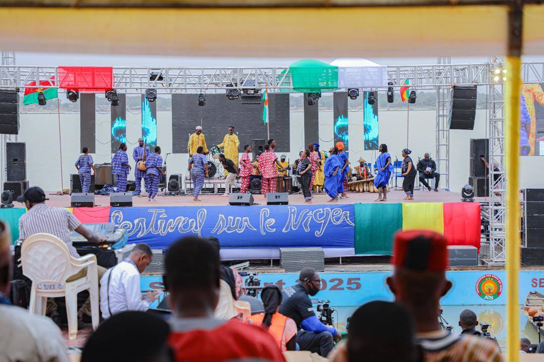 𝐎𝐮𝐯𝐞𝐫𝐭𝐮𝐫𝐞 𝐨𝐟𝐟𝐢𝐜𝐢𝐞𝐥𝐥𝐞 𝐝𝐞 𝐥𝐚 𝟐𝟏ᵉ é𝐝𝐢𝐭𝐢𝐨𝐧 𝐝𝐮 𝐅𝐞𝐬𝐭𝐢𝐯𝐚𝐥 𝐬𝐮𝐫 𝐥𝐞 𝐍𝐢𝐠𝐞𝐫 : 𝐋’𝐈𝐍𝐏𝐒 𝐏𝐑𝐎𝐏𝐎𝐒𝐄 𝐒𝐎𝐍 𝐑É𝐆𝐈𝐌𝐄 𝐀𝐒𝐒𝐔𝐑𝐀𝐍𝐂𝐄 𝐕𝐎𝐋𝐎𝐍𝐓𝐀𝐈𝐑𝐄 𝐀𝐔𝐗 𝐅𝐄𝐒𝐓𝐈𝐕𝐀𝐋𝐈𝐄𝐑𝐒