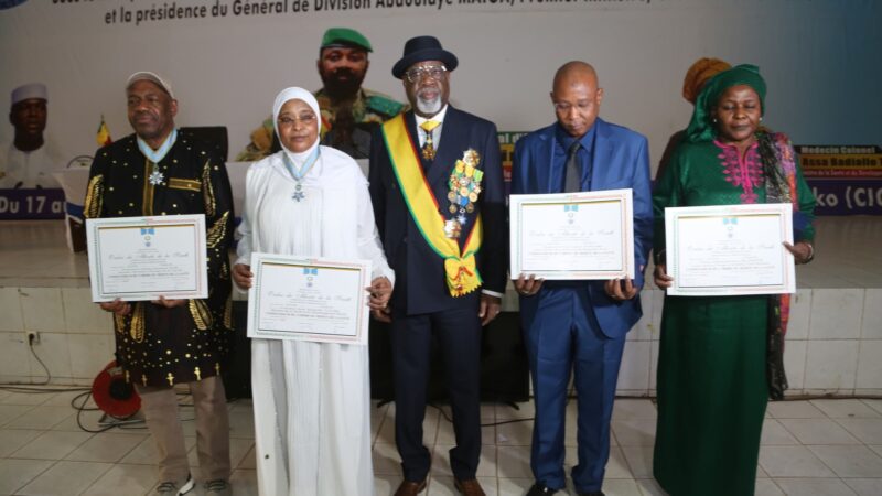 Décoration dans la sphère de la Santé : Le mérite de 20 grands serviteurs reconnu