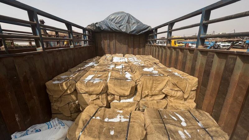 Lutte contre la fraude : Saisie spectaculaire par la douane de bazin riche à Diboli