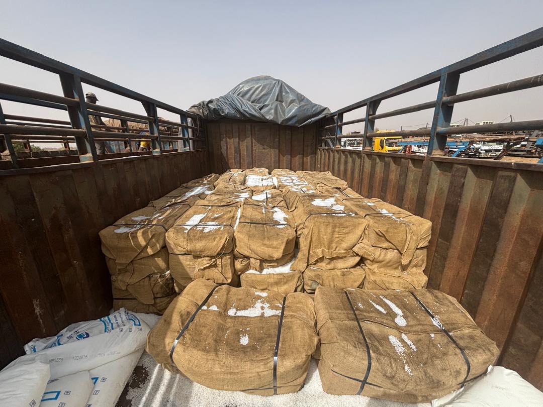 Lutte contre la fraude : Saisie spectaculaire par la douane de bazin riche à Diboli