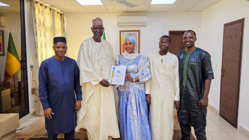 Santé au travail : L’INPS remet au Vérificateur général le rapport médical de son équipe