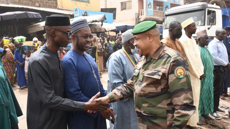INCENDIE AU MARCHE DE MEDINE : Le Ministre de la Sécurité et de la Protection Civile et son collègue de l’Industrie et du Commerce sur le terrain pour soutenir les sinistrés