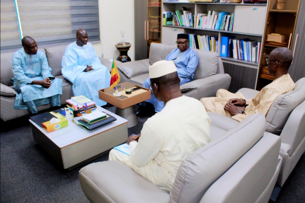 Transformation numérique de l’enseignement supérieur : Le Ministre Pr Bouréma Kansaye reçoit le Directeur Général de Orange Mali