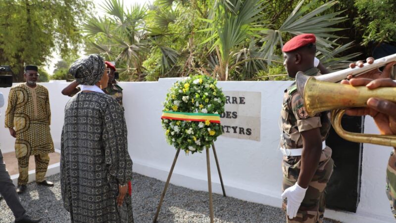 𝐂𝐨𝐦𝐦𝐞́𝐦𝐨𝐫𝐚𝐭𝐢𝐨𝐧 𝐝𝐮 𝟑𝟓𝐞 𝐚𝐧𝐧𝐢𝐯𝐞𝐫𝐬𝐚𝐢𝐫𝐞 𝐝𝐞𝐬 𝐞́𝐯𝐞́𝐧𝐞𝐦𝐞𝐧𝐭𝐬 𝐝𝐞 𝐦𝐚𝐫𝐬 𝟏𝟗𝟗𝟏 : 𝐡𝐨𝐦𝐦𝐚𝐠𝐞 𝐚𝐮𝐱 𝐦𝐚𝐫𝐭𝐲𝐫𝐬 𝐚𝐮 𝐜𝐚𝐫𝐫𝐞́ 𝐝𝐞 𝐍𝐢𝐚𝐫𝐞́𝐥𝐚