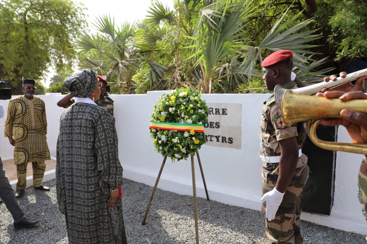 𝐂𝐨𝐦𝐦𝐞́𝐦𝐨𝐫𝐚𝐭𝐢𝐨𝐧 𝐝𝐮 𝟑𝟓𝐞 𝐚𝐧𝐧𝐢𝐯𝐞𝐫𝐬𝐚𝐢𝐫𝐞 𝐝𝐞𝐬 𝐞́𝐯𝐞́𝐧𝐞𝐦𝐞𝐧𝐭𝐬 𝐝𝐞 𝐦𝐚𝐫𝐬 𝟏𝟗𝟗𝟏 : 𝐡𝐨𝐦𝐦𝐚𝐠𝐞 𝐚𝐮𝐱 𝐦𝐚𝐫𝐭𝐲𝐫𝐬 𝐚𝐮 𝐜𝐚𝐫𝐫𝐞́ 𝐝𝐞 𝐍𝐢𝐚𝐫𝐞́𝐥𝐚