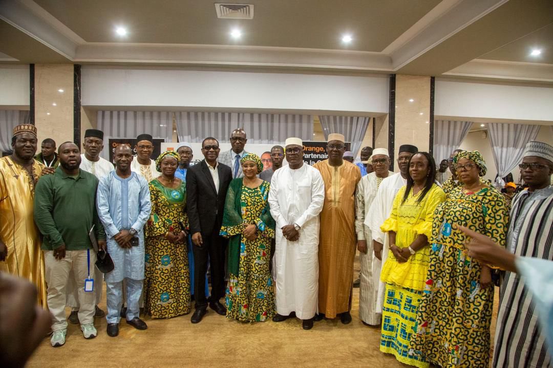 Solidarité et espoir : Youssou N’Dour aux cotés des Pupilles de la Nation avant le Bal des Grands de Bamako