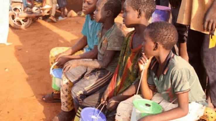 L’économie de la mendicité au Mali : Le ménage qui place un enfant en collecte agit sous contrainte de subsistance, au sens de l&rsquo;axiome de luxe de Basu et Van (1998)